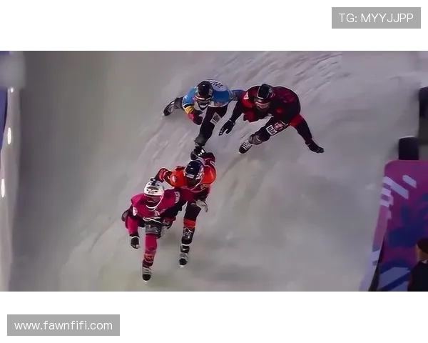 戴维斯激情演绎突破极限挑战 展现足球速度与激情的完美结合