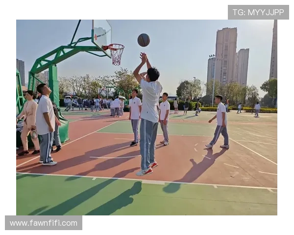 爱打篮球的足球明星他如何平衡两项运动的激情与职业生涯