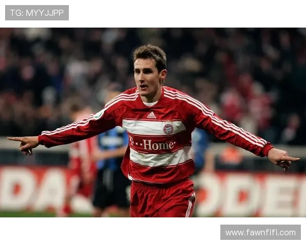 被足球绊倒的十号球星如何逆袭重回赛场成就传奇瞬间